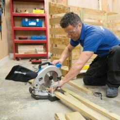 Silverline DIY 1400w Compound Mitre Saw 210mm 240v -Silverline Tools UK Outlet silverline diy 1400w compound mitre saw 210mm 240v 4 44986 p